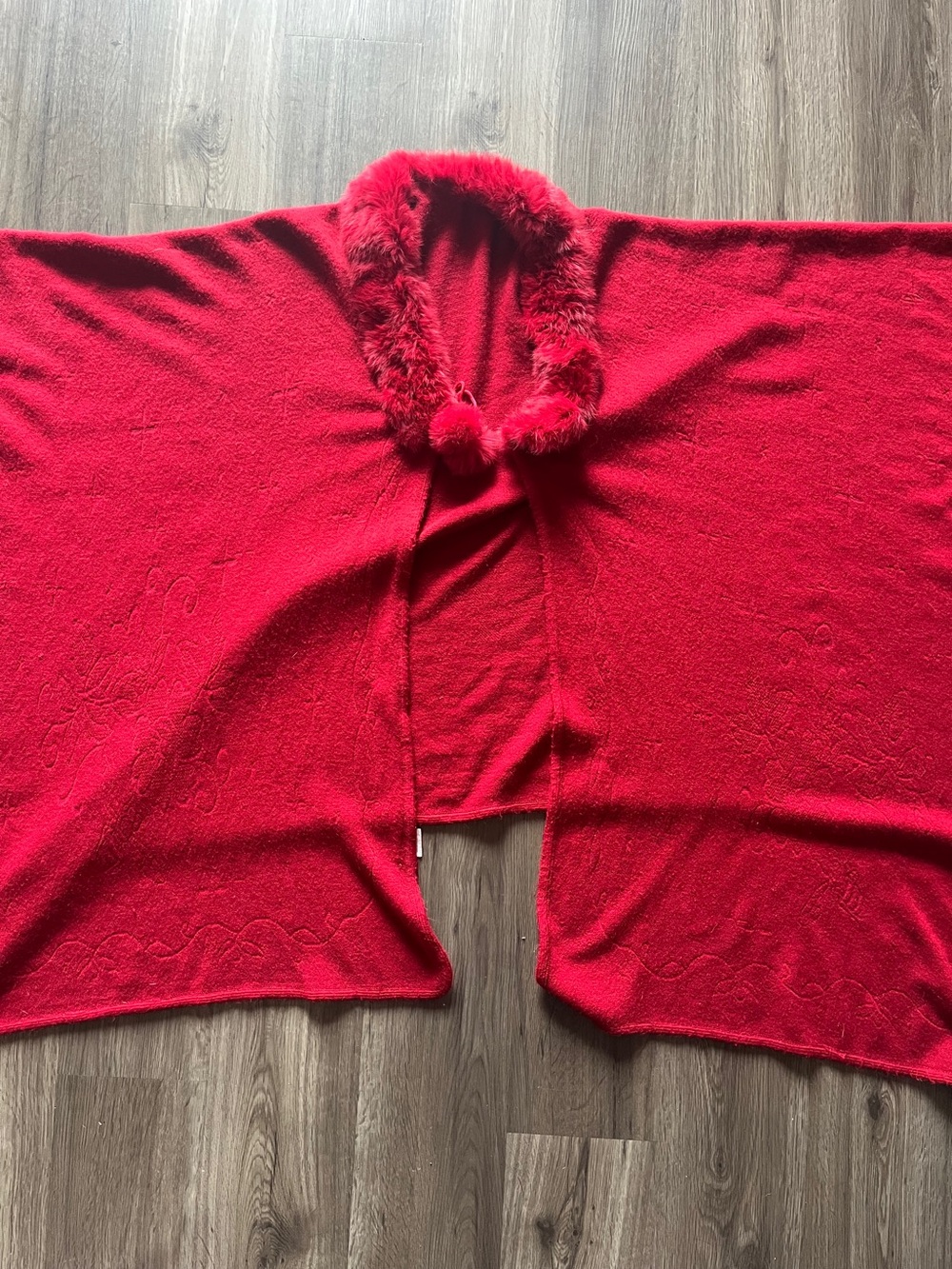 Vintage shall/wrap 30% wool o/s fall rabbits fur around collar  luxury festive